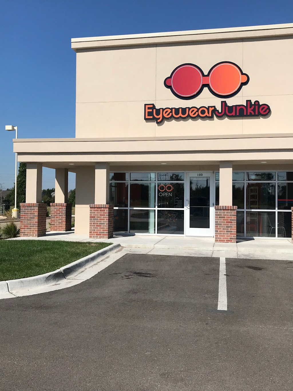 Eyewear Junkie in 2307 N Rock Rd 100b, Derby, KS 67037, USA