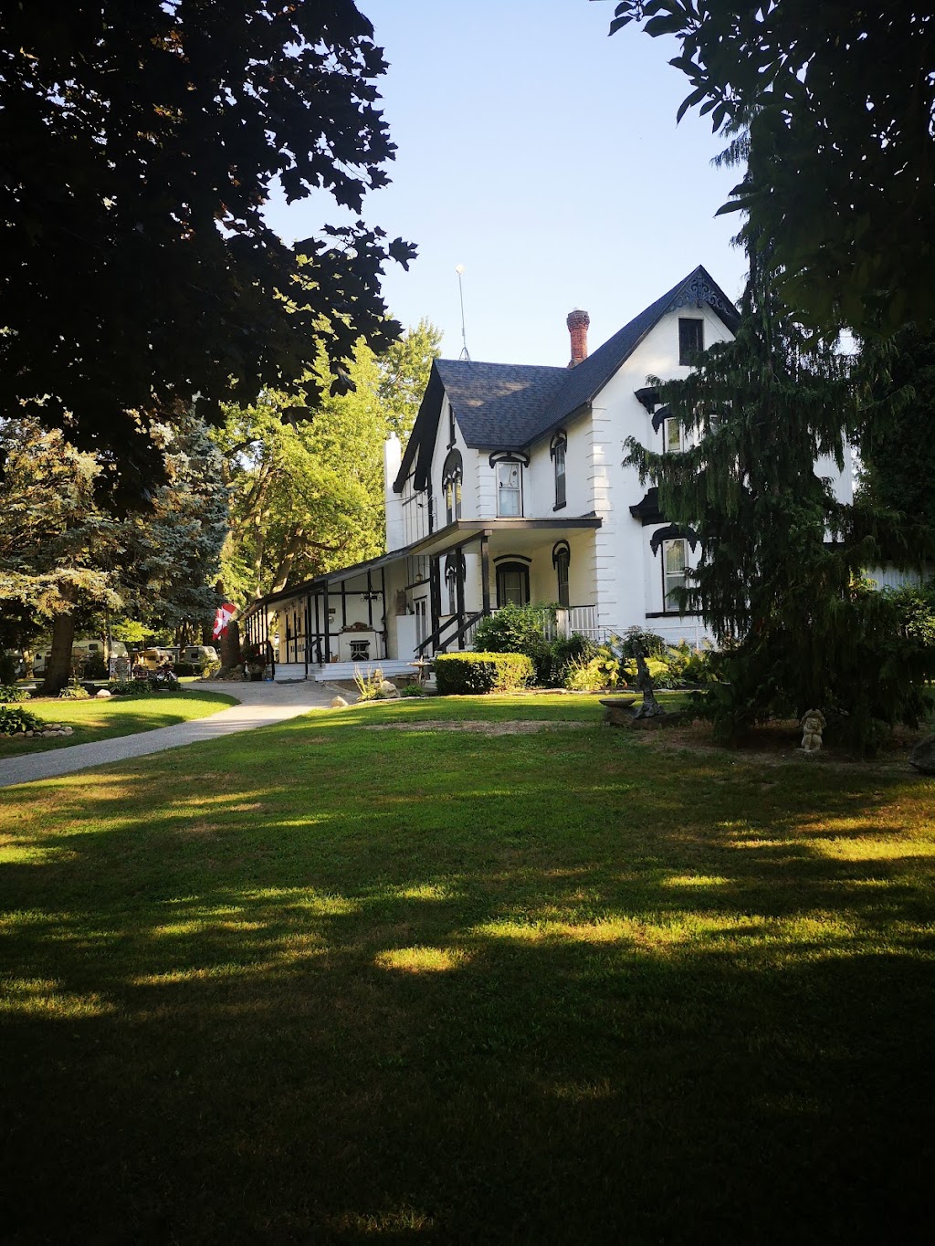 Ravine Cottages | 445 Essex County Rd 50, Harrow, ON N0R 1G0, Canada | Phone: (519) 738-2620