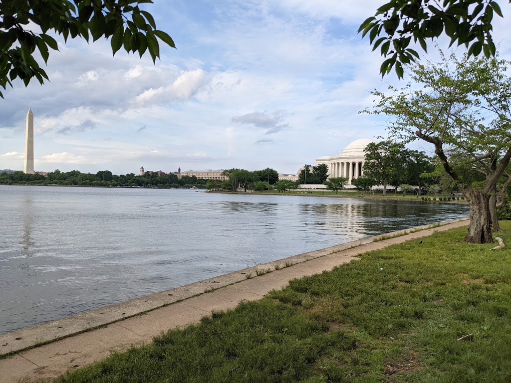 Thomas Jefferson Memorial Bookstore | 16 E Basin Dr SW, Washington, DC 20242, USA | Phone: (202) 426-6841