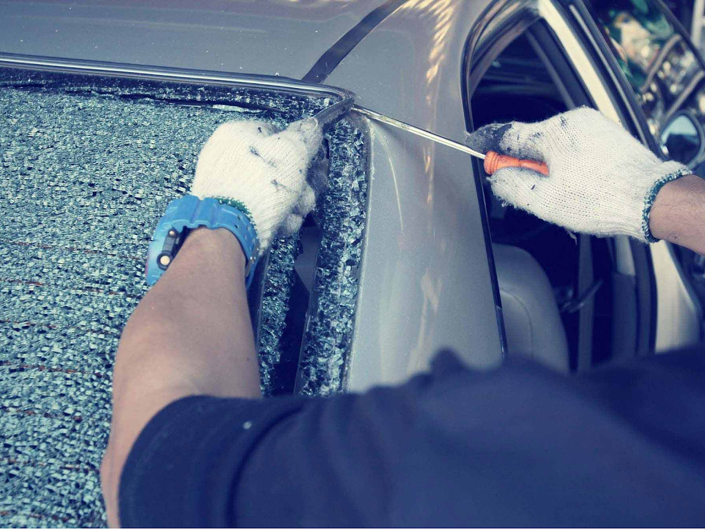 Action Auto Glass | 4236 S Broadway, Englewood, CO 80113, USA | Phone: (303) 933-9023