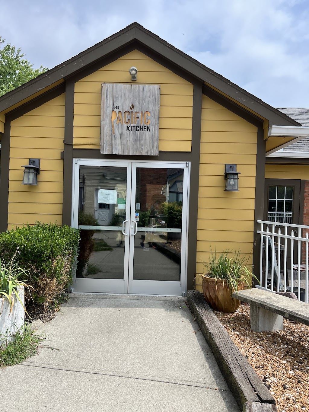 The Pacific Kitchen | 8300 Market Pl Ln, Montgomery, OH 45242, USA | Phone: (513) 898-1833