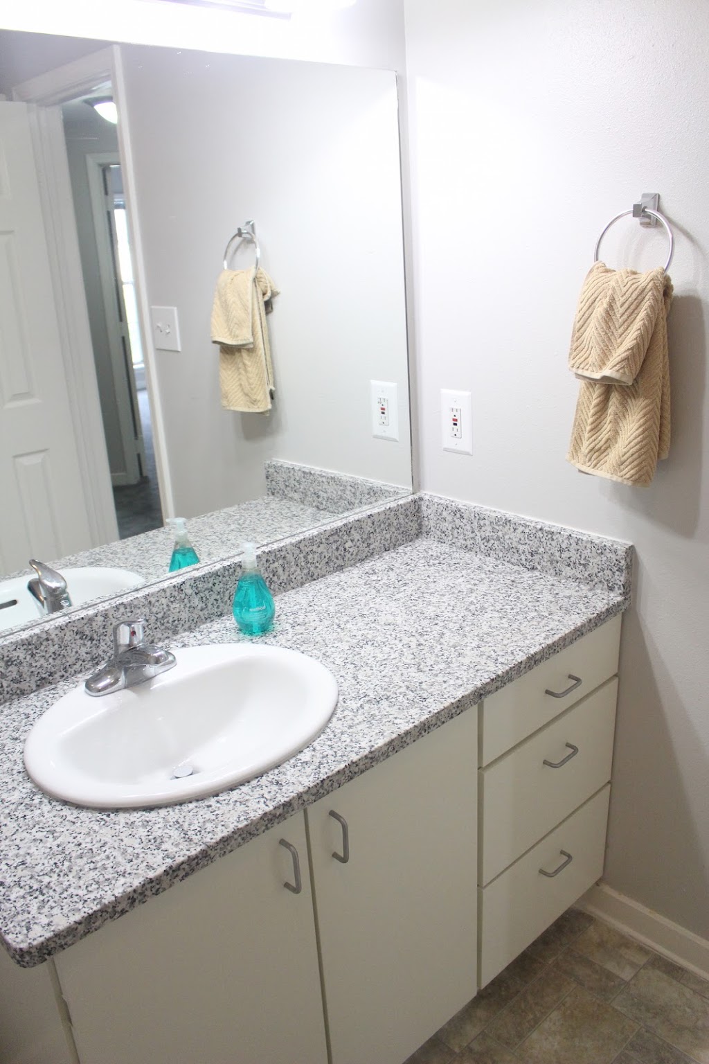 SnapStays Memphis Extended Stay Furnished Apartments | 34 E Riverview Dr, Memphis, TN 38103, USA | Phone: (415) 413-8605