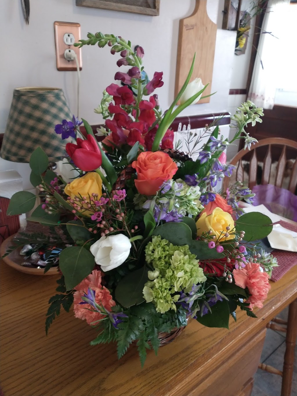 Off The Wall Florist | 10704 Tesshire Dr, St. Louis, MO 63123, USA | Phone: (314) 842-0888