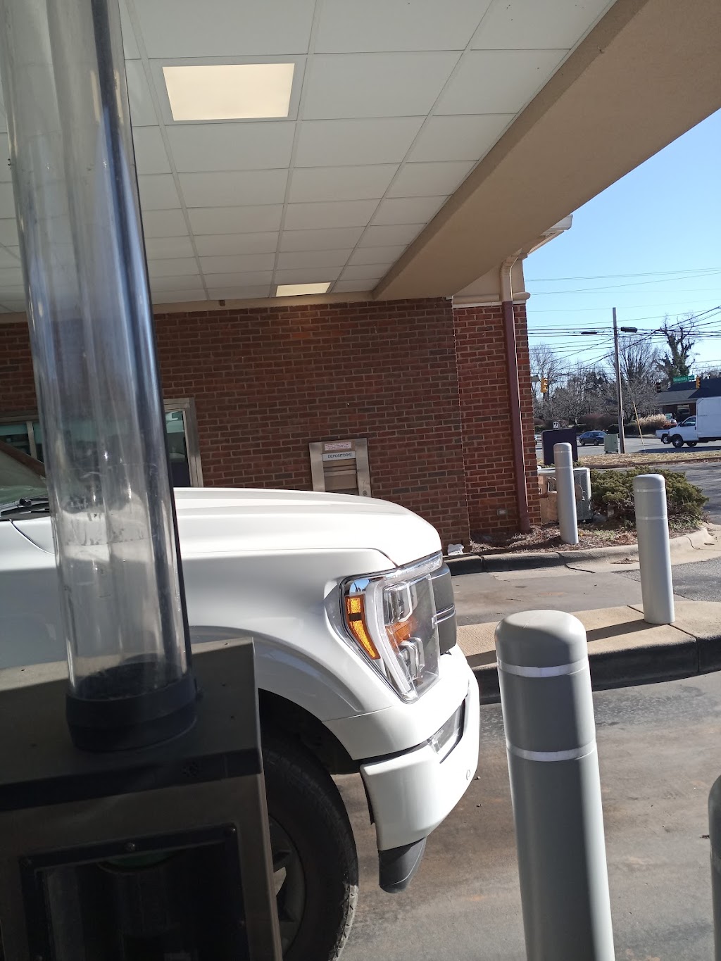 Truist | 6000 University Pkwy, Winston-Salem, NC 27105, USA | Phone: (336) 377-9141