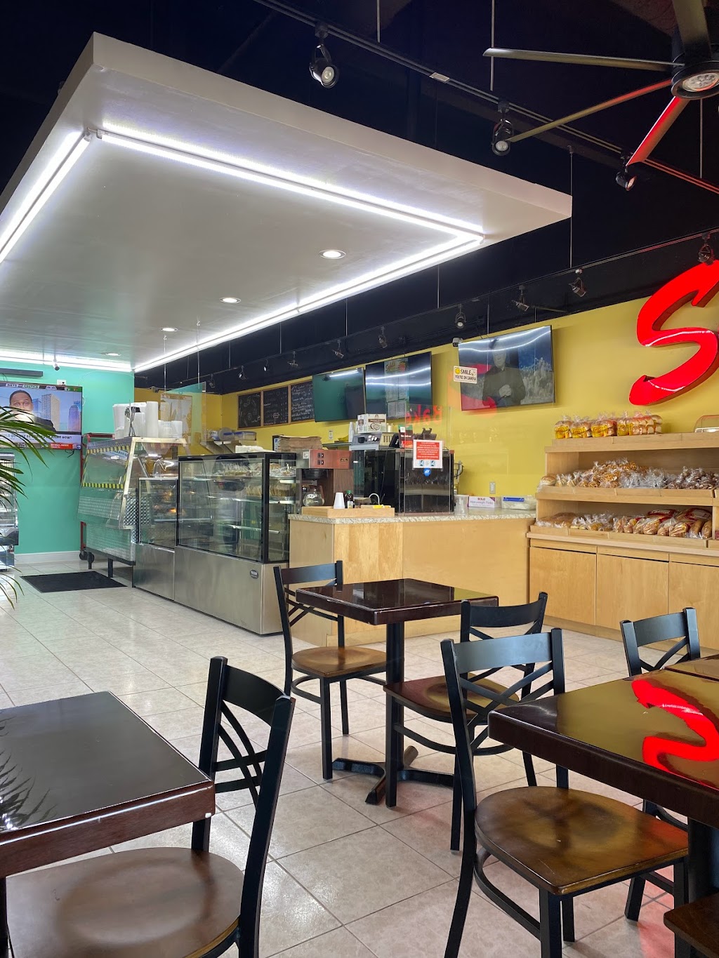 Sybils Bakery | 4944 N University Dr, Lauderhill, FL 33351, USA | Phone: (754) 223-4384