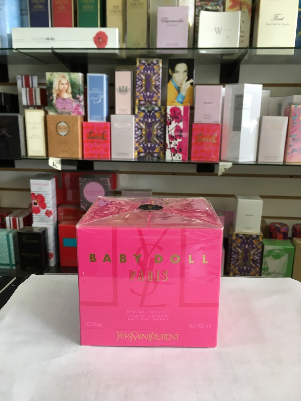 Boutique of perfumes | 3890 West, Rosecrans Ave, Hawthorne, CA 90250, USA | Phone: (310) 679-0788