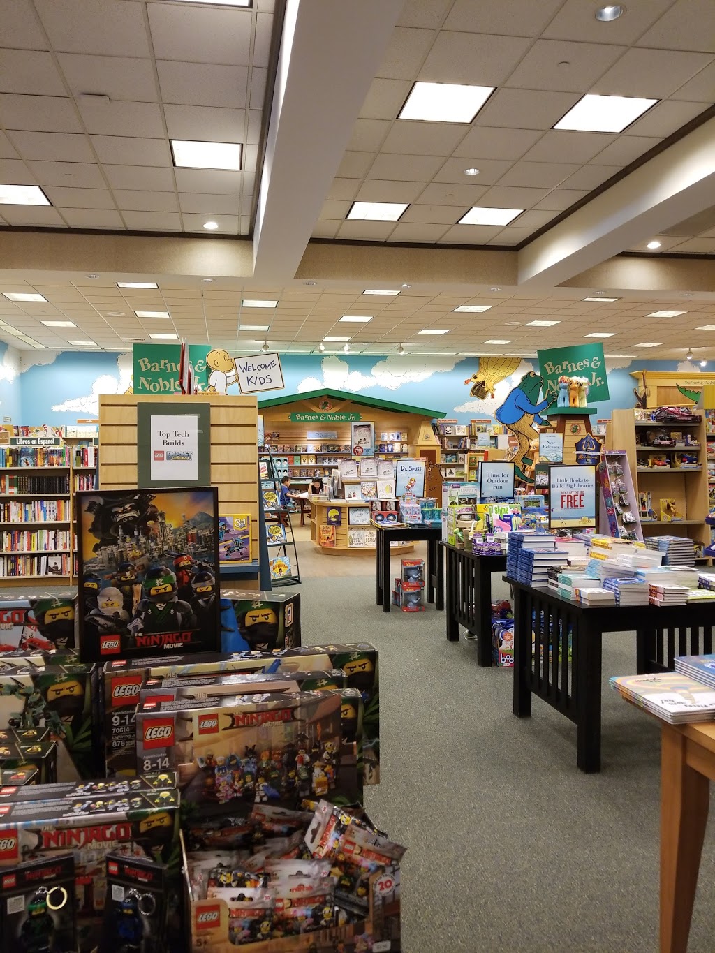 Barnes & Noble | Vista Ridge Village, 2325 S Stemmons Fwy #401, Lewisville, TX 75067, USA | Phone: (972) 315-7966