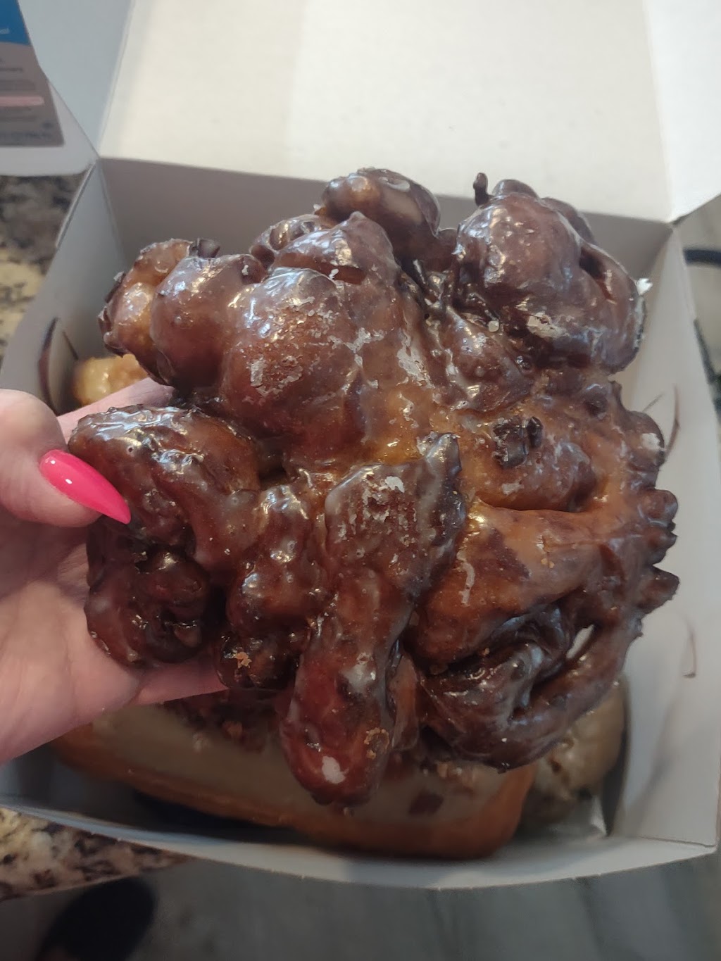 Donut Star | 16738 Lakeshore Dr STE L, Lake Elsinore, CA 92530, USA | Phone: (951) 674-0907