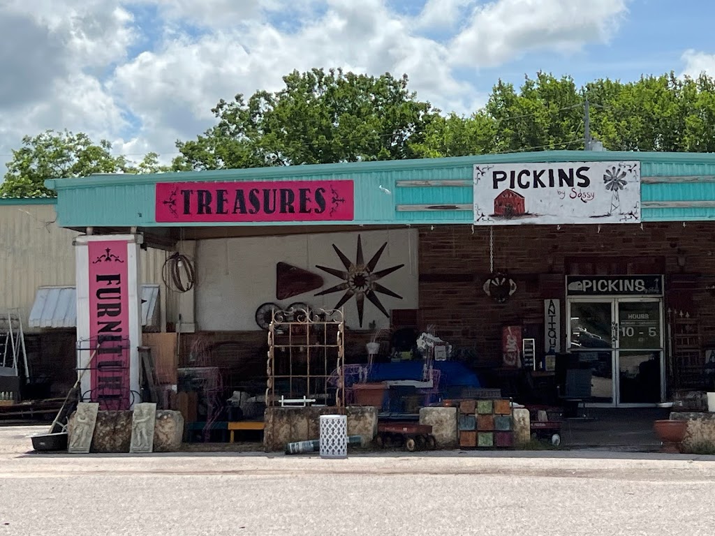 Pickins by Sassy | 901 S Water St, Burnet, TX 78611, USA | Phone: (512) 755-1509