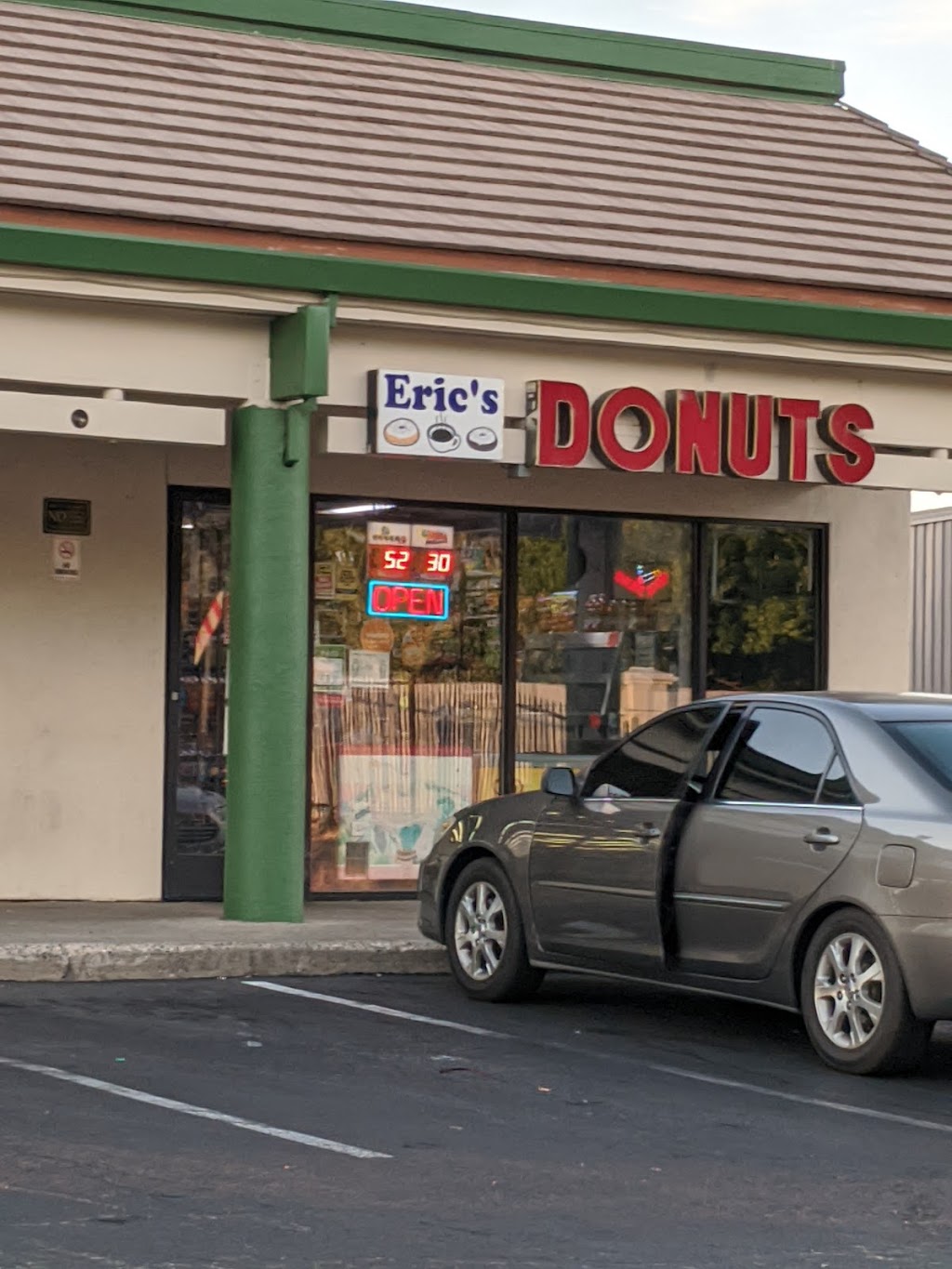 Erics Donuts | 5669 Mack Rd, Sacramento, CA 95823, USA | Phone: (916) 424-6111