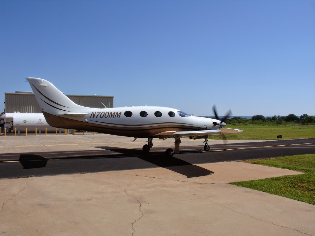 Spicewood Airport | 111 Piper Ln, Spicewood, TX 78669, USA | Phone: (830) 201-3111