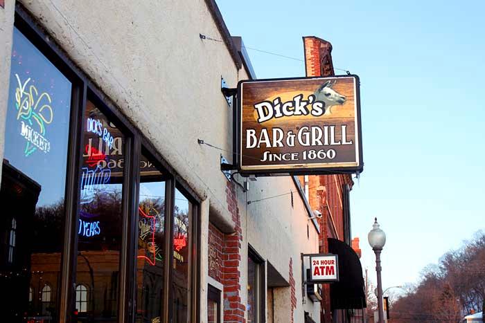 Dicks Bar & Grill | 111 Walnut St, Hudson, WI 54016, USA | Phone: (715) 386-5222