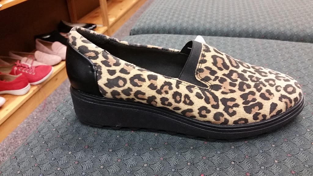 Schuler Shoes: Woodbury | 10150 Hudson Rd, Woodbury, MN 55129, USA | Phone: (651) 731-8700