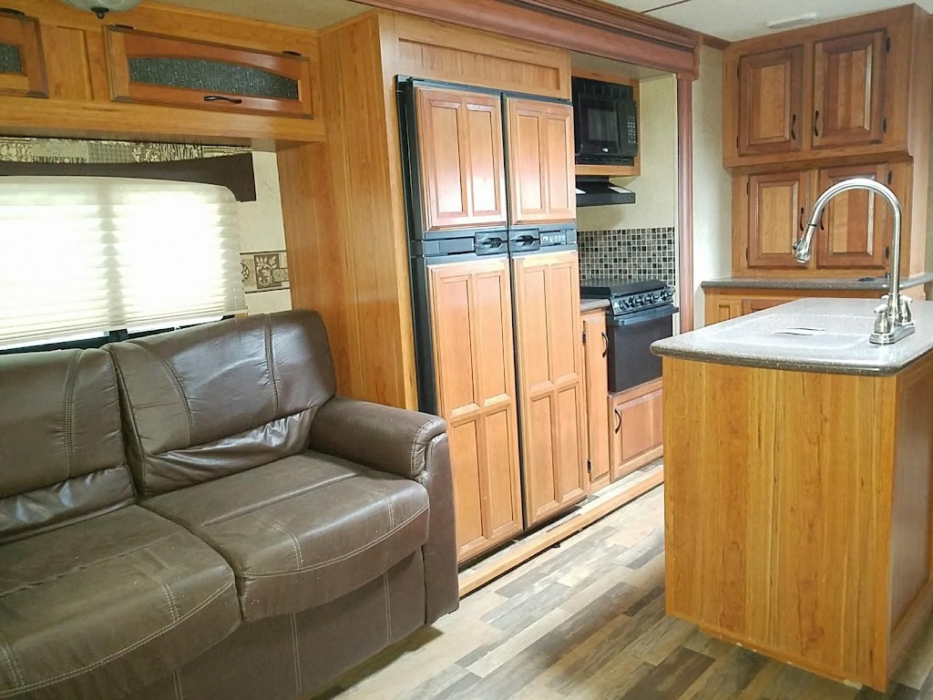 Ultimate RV | 8200 West Fwy, Fort Worth, TX 76108 | Phone: (817) 367-2726