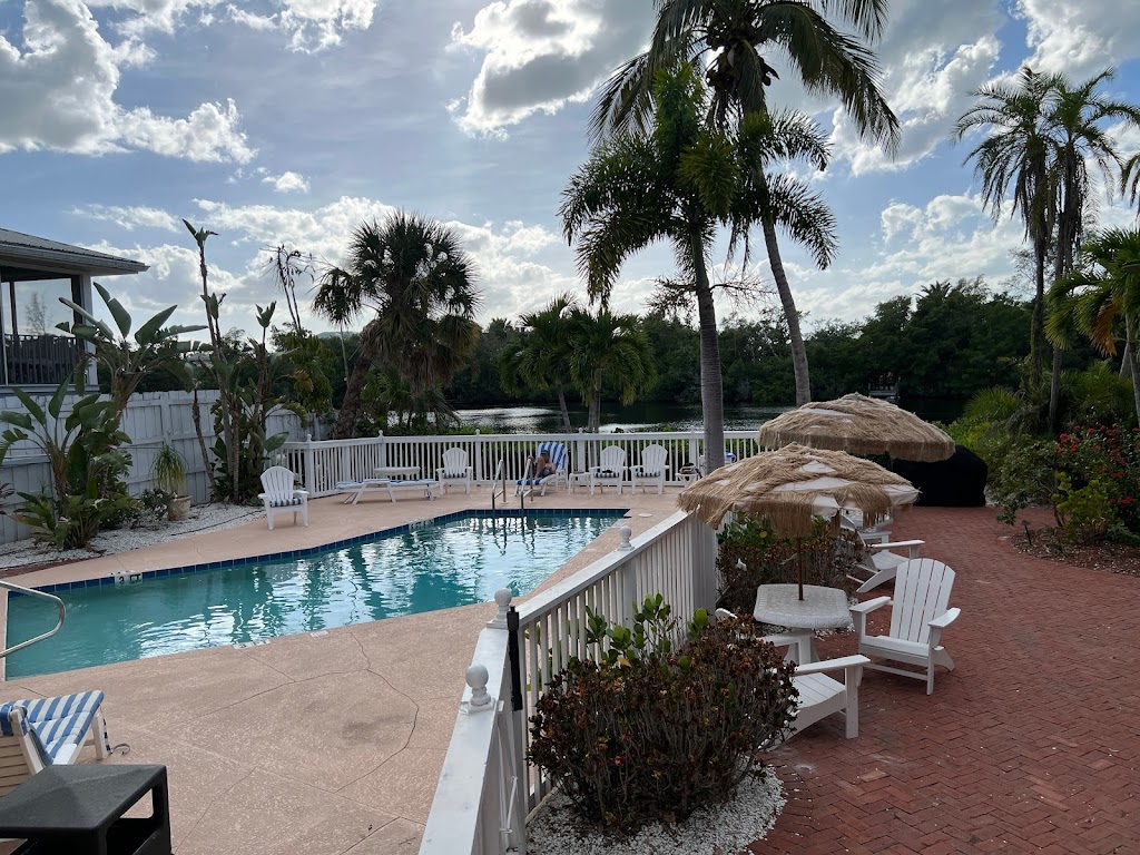 Siesta Key Bungalows | 8212 Midnight Pass Rd, Sarasota, FL 34242, USA | Phone: (941) 349-9025