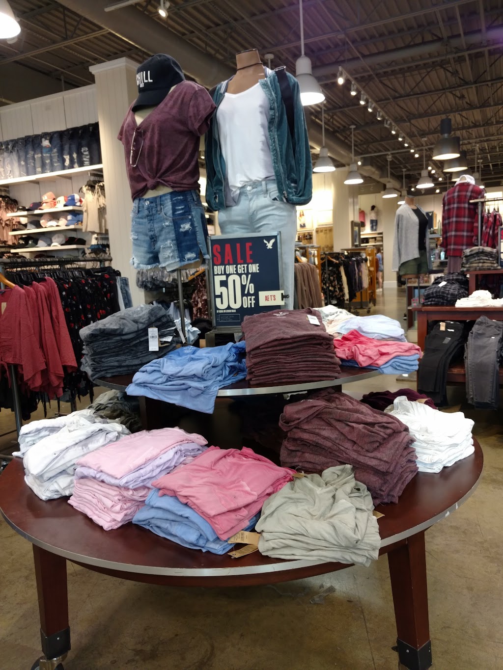 American Eagle Outlet | Inter Of I79 and Rt208, Suite 1205, Grove City, PA 16127, USA | Phone: (724) 748-4744