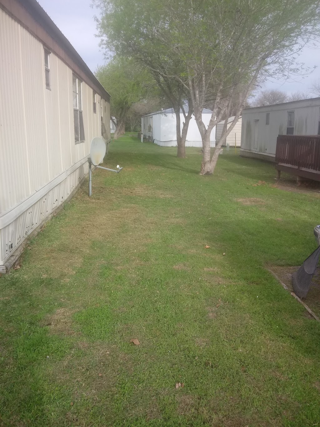 Live Oak & Silent Valley Mobile Home Park | 750 Silent Valley Rd #42, Lockhart, TX 78644 | Phone: (512) 376-5874