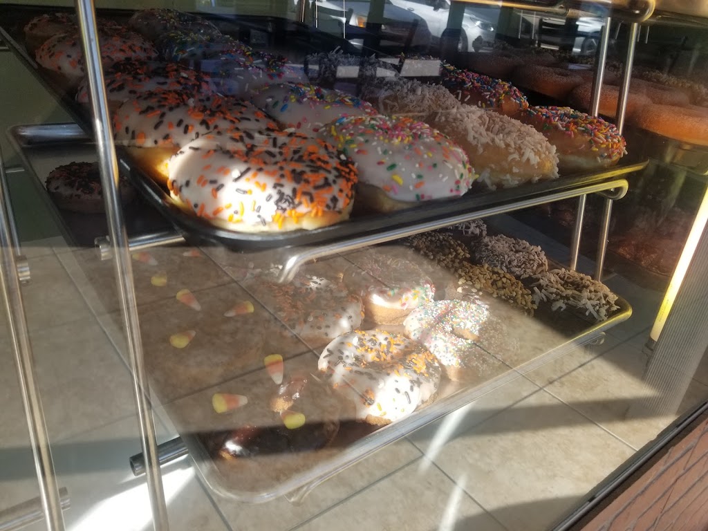 The Donut House | 11336 Bartlett Ave A, Adelanto, CA 92301, USA | Phone: (760) 523-1084