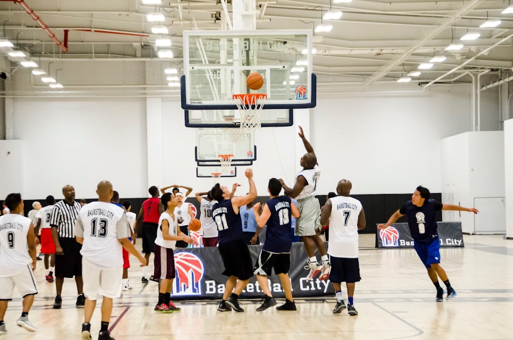 Basketball City | 299 South Street Pier 36, Pier 36 NYC, 299 South St, New York, NY 10002, USA | Phone: (212) 233-5050
