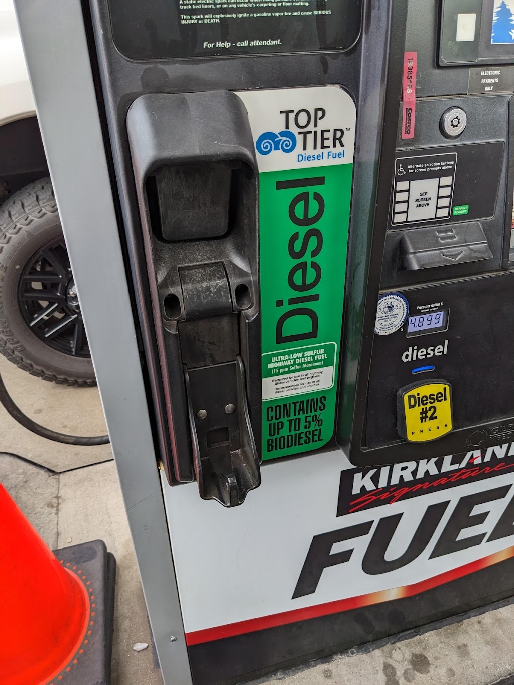 Costco Gas Station | 1800 Cavitt Dr, Folsom, CA 95630, USA | Phone: (916) 850-1000