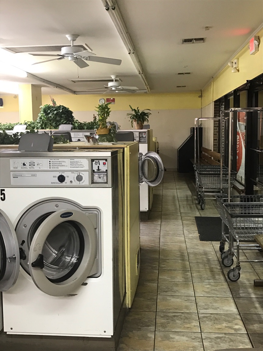 Well Wash Laundromat | 702 Shiloh Dr, Laredo, TX 78045, USA | Phone: (956) 796-1985