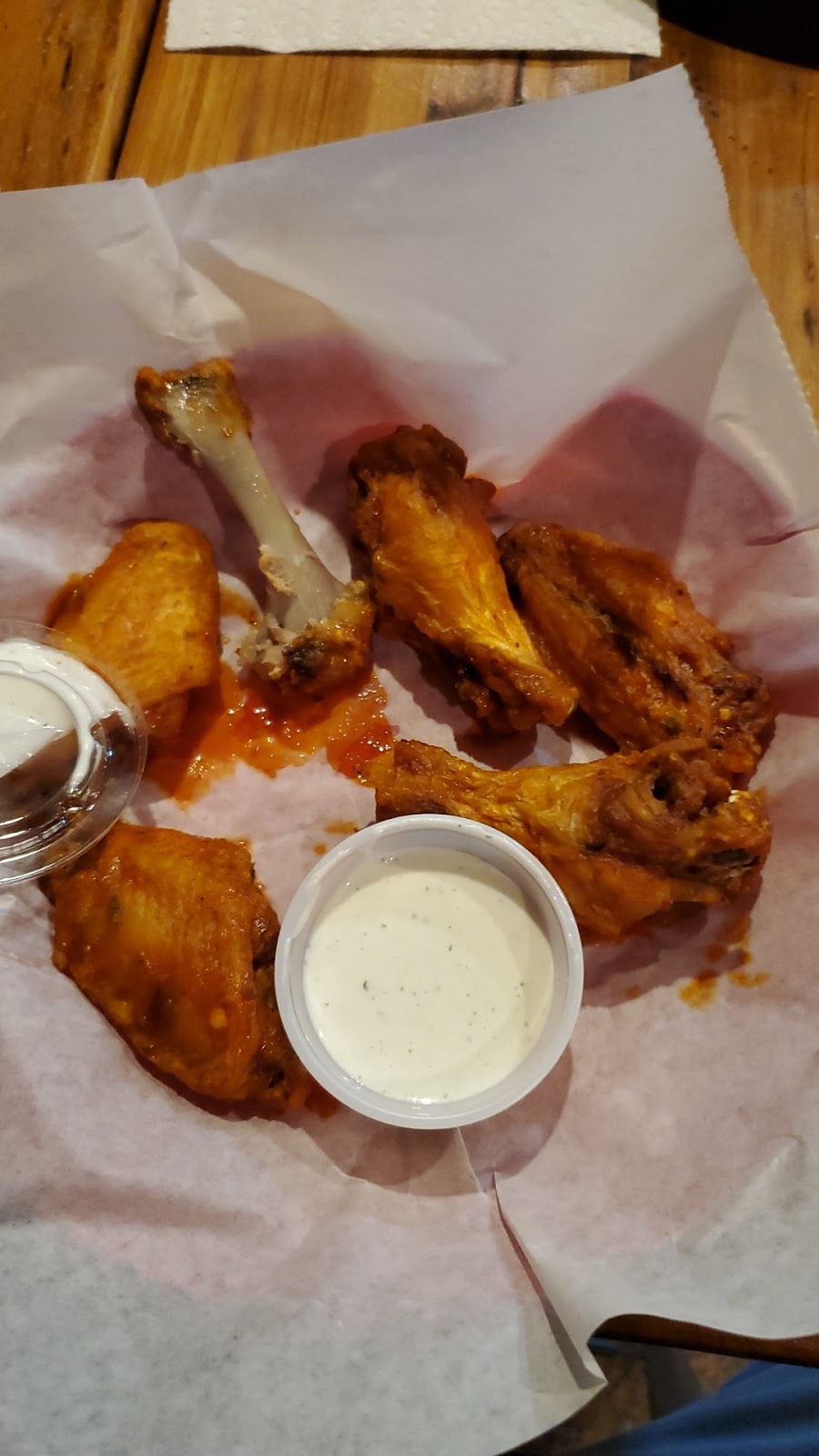 The Roost Wings and Craft Beer | 126 S Main Dr, Van Alstyne, TX 75495, USA | Phone: (903) 482-6600