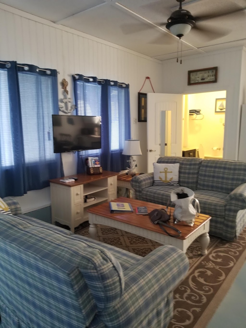 Anchors Inn Guest House | 10 Vine St, Grafton, IL 62037, USA | Phone: (618) 420-2017