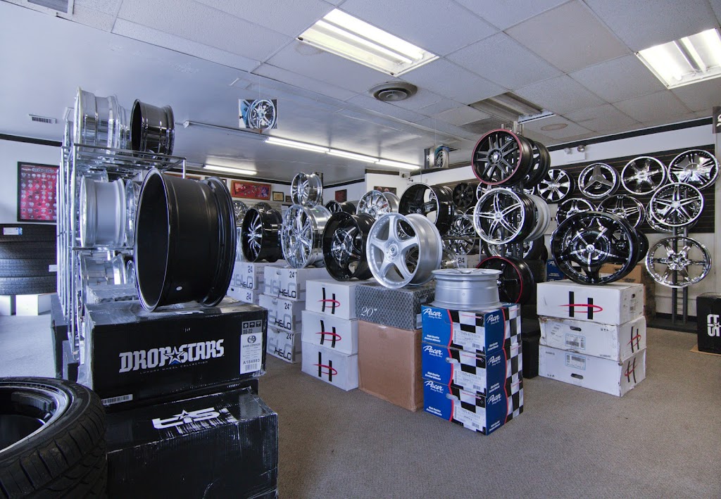 Cell-N-Wheels | 596 N Pinecrest Rd, Bolingbrook, IL 60440, USA | Phone: (630) 739-9355