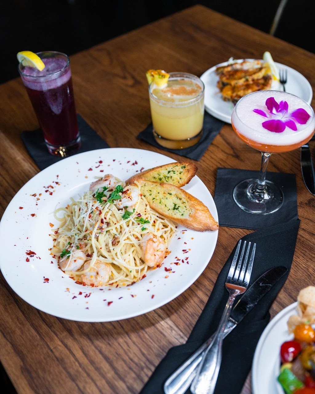 Station 16 Seafood & Bar | 2505 Sand Creek Rd #120, Brentwood, CA 94513, USA | Phone: (925) 475-5527