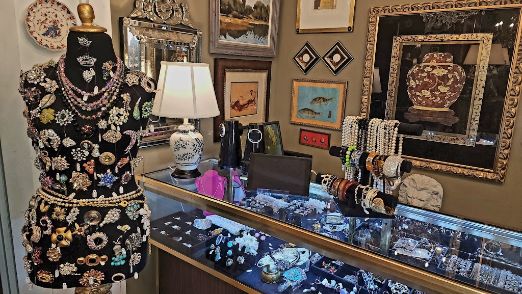 Chinoiserie Antiques & Gifts | 110 W Broadway St, Fort Meade, FL 33841, USA | Phone: (863) 285-8050