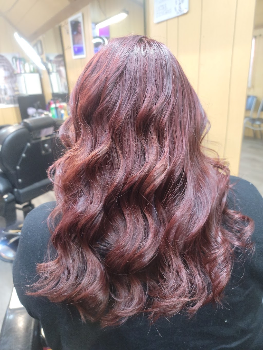 Queen Hair Salon | 1186 State Hwy 95, Bastrop, TX 78602, USA | Phone: (512) 985-1176