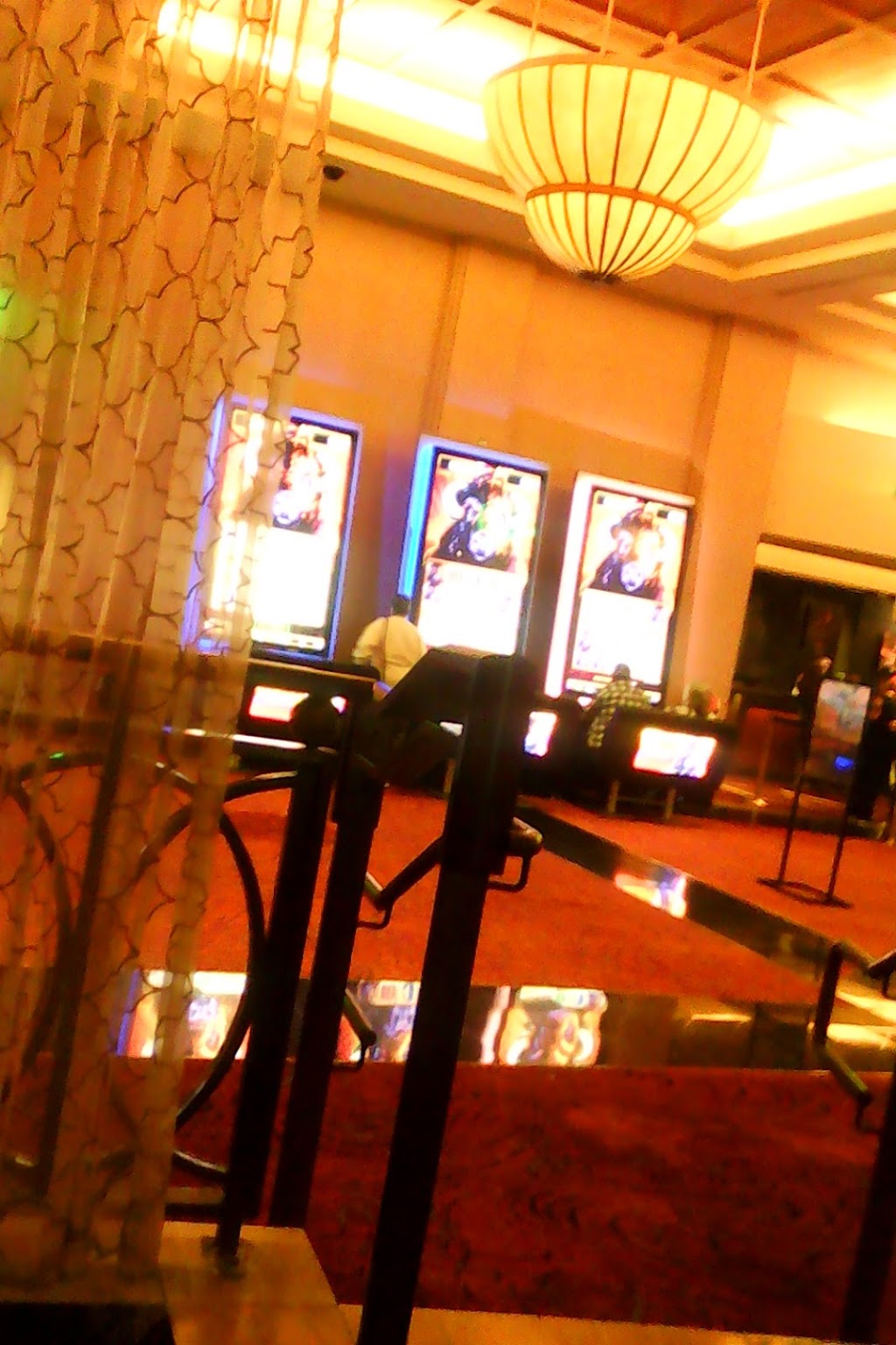 Oasis Lounge at Harrahs Resort | 777 S Resort Dr, Valley Center, CA 92082, USA | Phone: (760) 751-3100