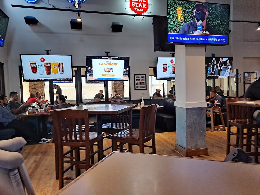 Pluckers Wing Bar | 1709 Cross Roads Dr, Grapevine, TX 76051, USA | Phone: (817) 416-2473