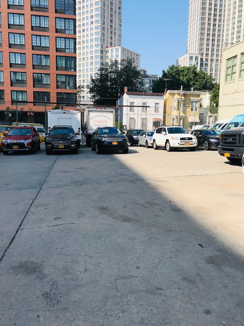 NYC Truck Parking | 45-46 Ct Square W, Long Island City, NY 11101, USA | Phone: (718) 729-7276