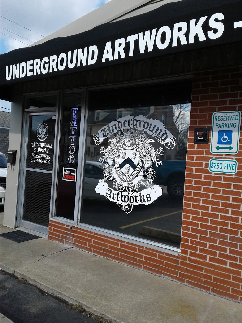 Underground Artworks | 1016 N Main St, Edwardsville, IL 62025, USA | Phone: (618) 655-0582