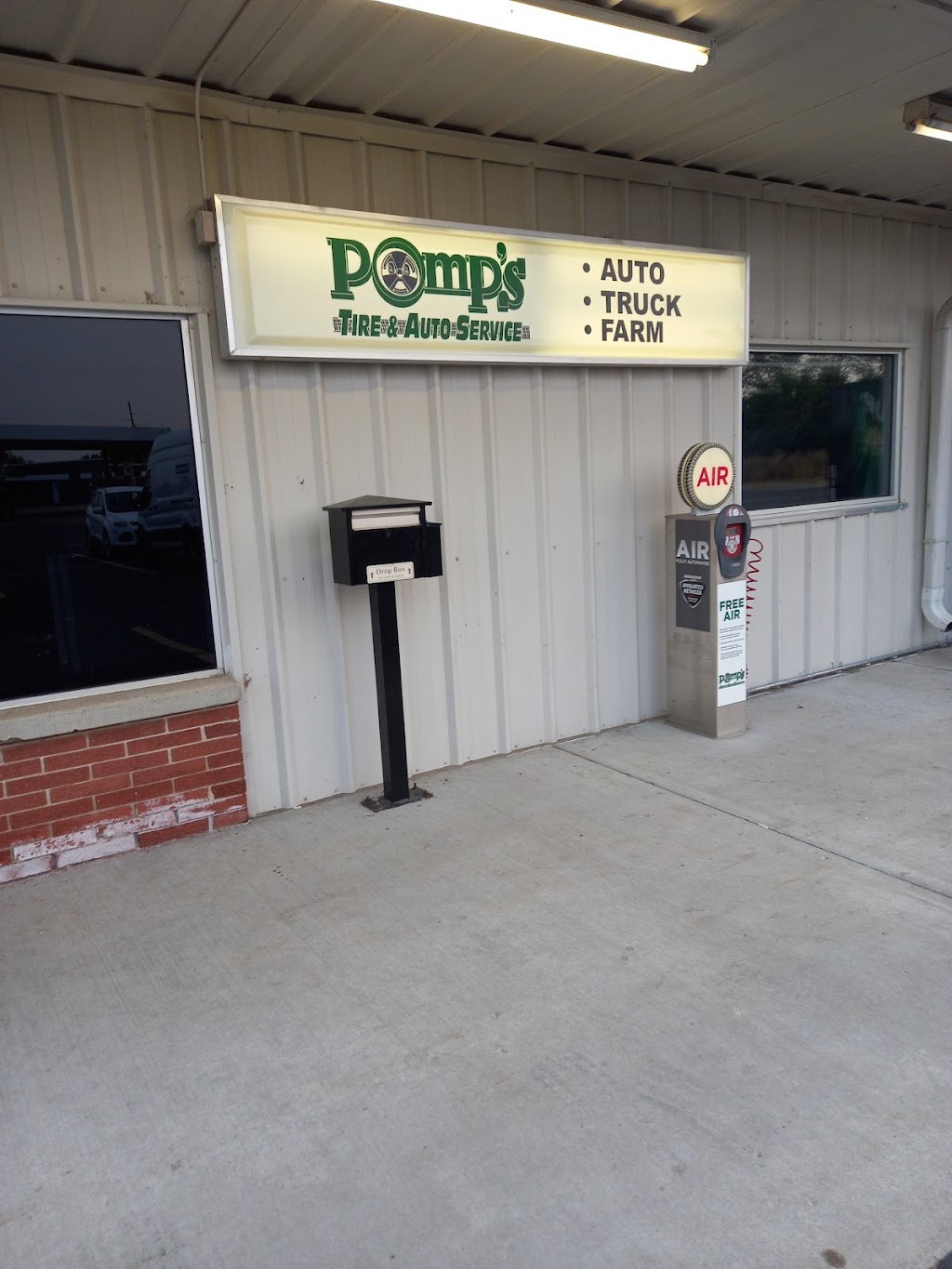 Pomps Tire Service | 3530 N Newville Rd, Janesville, WI 53545, USA | Phone: (608) 754-1902