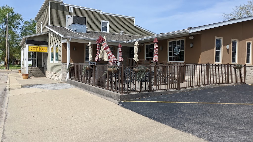 R & Bs Family Restaurant | 802 S Hackman St, Staunton, IL 62088 | Phone: (618) 635-2588