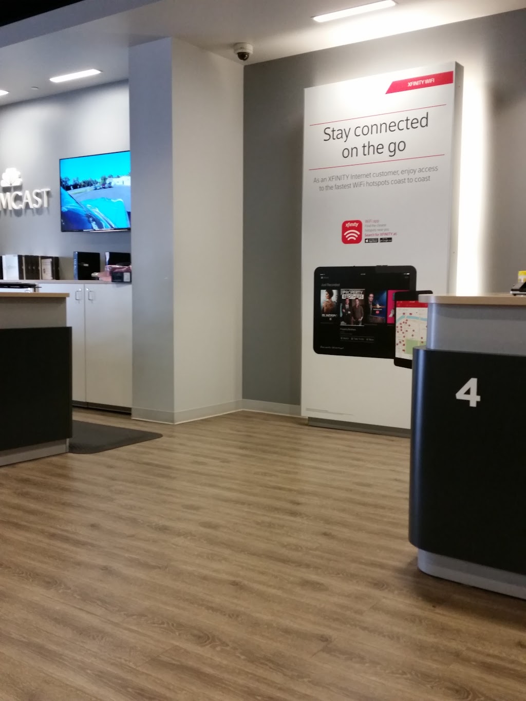 Xfinity Store by Comcast | 3041 Butterfield Rd Suite 101, Oak Brook, IL 60523, USA | Phone: (800) 934-6489