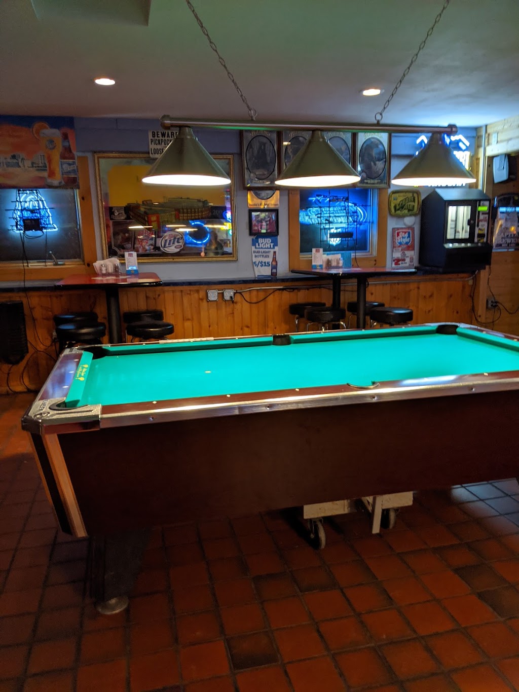 Pauls Neighborhood Bar | 2401 Parmenter St, Middleton, WI 53562, USA | Phone: (608) 827-7285