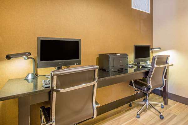 Comfort Suites | 137 Ludwig Dr, Fairview Heights, IL 62208, USA | Phone: (618) 394-0202