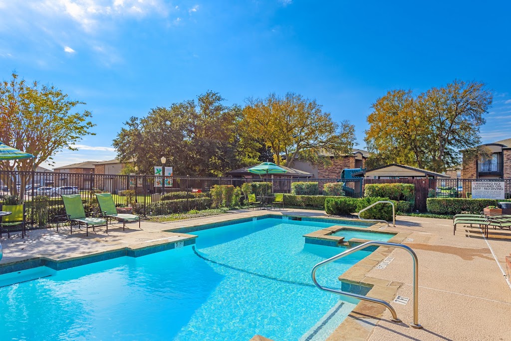 The Savoy Apartments | 7501 Kingswood Dr, Fort Worth, TX 76133, USA | Phone: (817) 541-7641
