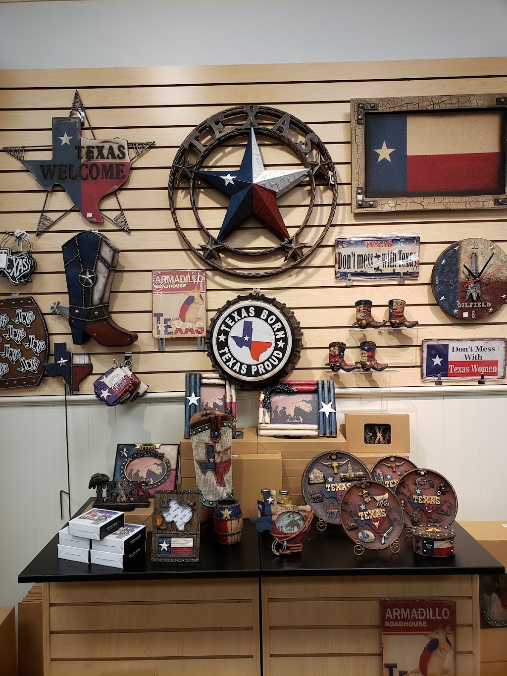 Texas Gift Outlet | PREMIUM OUTLETS, 4401 N Interstate Hwy 35 #771, Round Rock, TX 78664, USA | Phone: (512) 906-0205