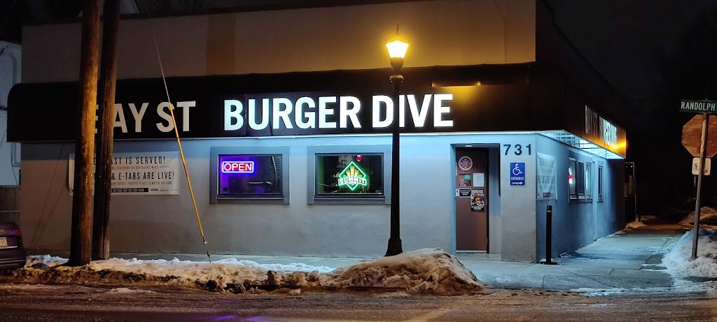 Burger Dive on Bay Street | 731 Randolph Ave, St Paul, MN 55102, USA | Phone: (651) 294-3240