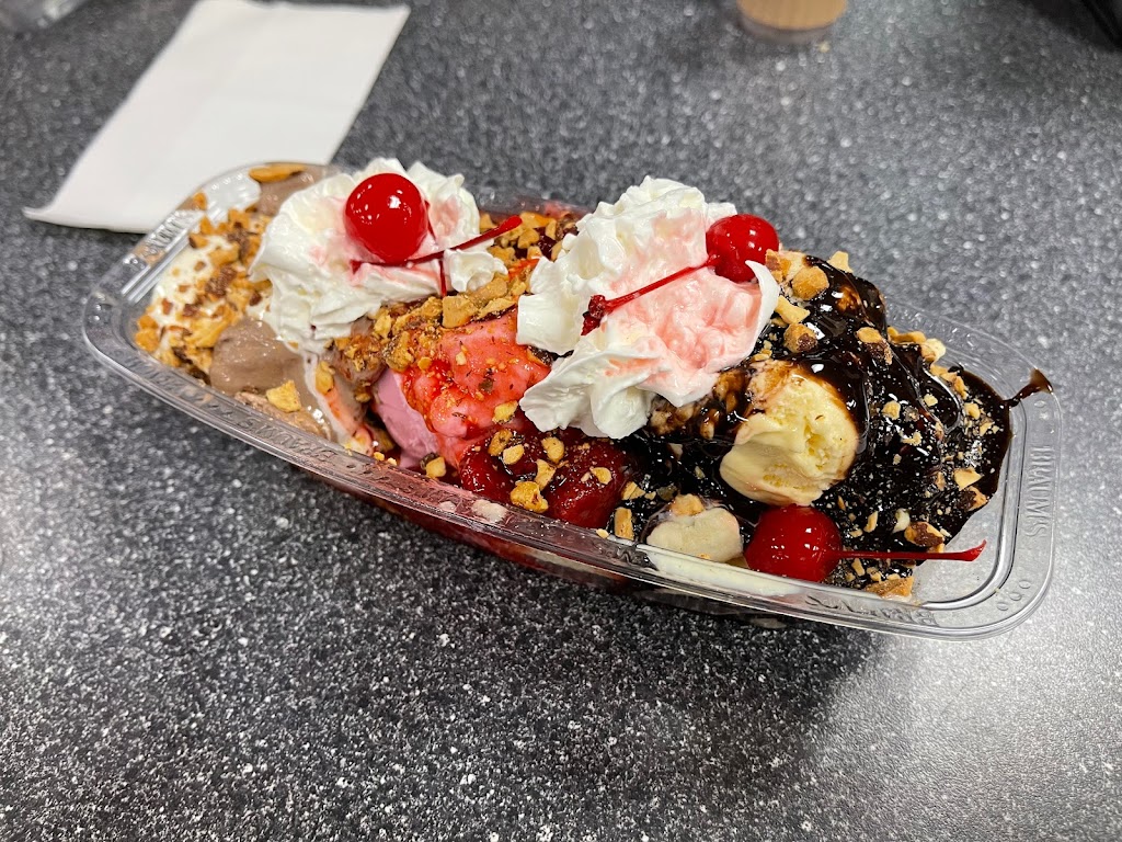 Braums Ice Cream & Dairy Store | 1100 W Moore Ave, Terrell, TX 75160, USA | Phone: (972) 551-2855