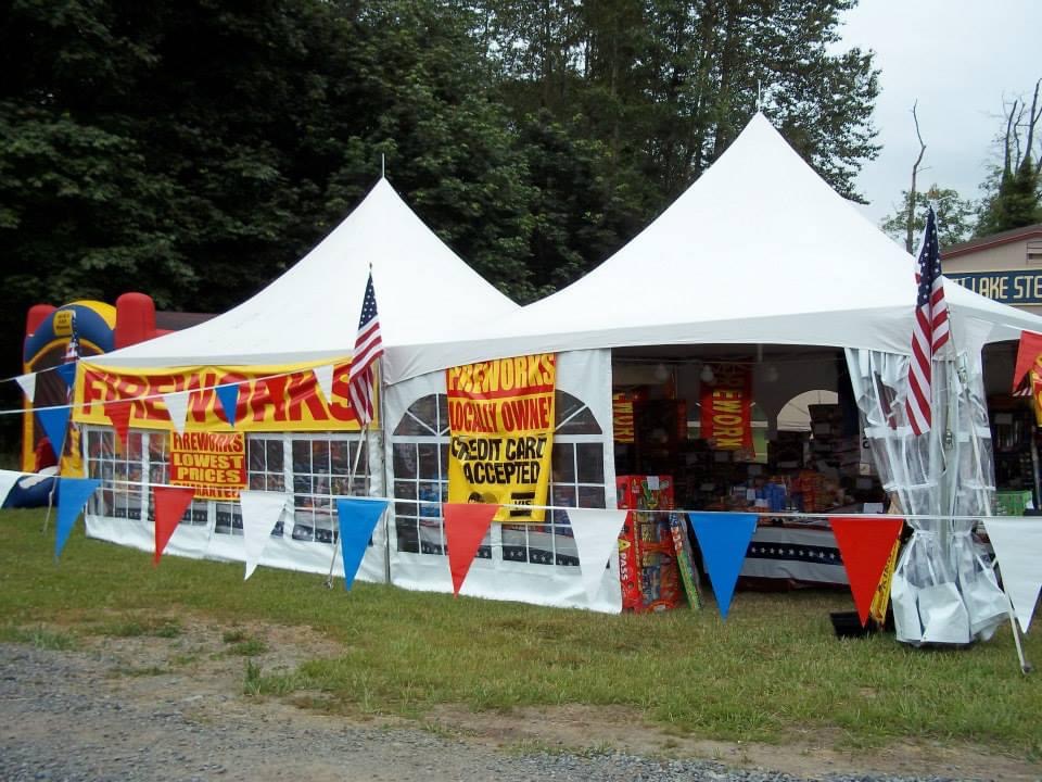 Big Dog Fireworks | 11196 WA-525, Clinton, WA 98236, USA | Phone: (360) 863-2756