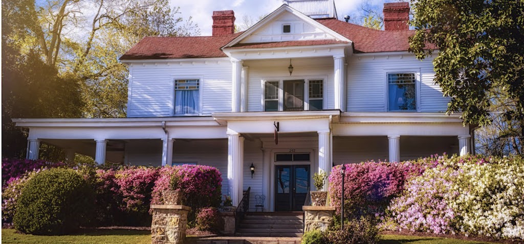 The Veranda Historic Inn | 252 Seavy St, Senoia, GA 30276, USA | Phone: (770) 742-6270