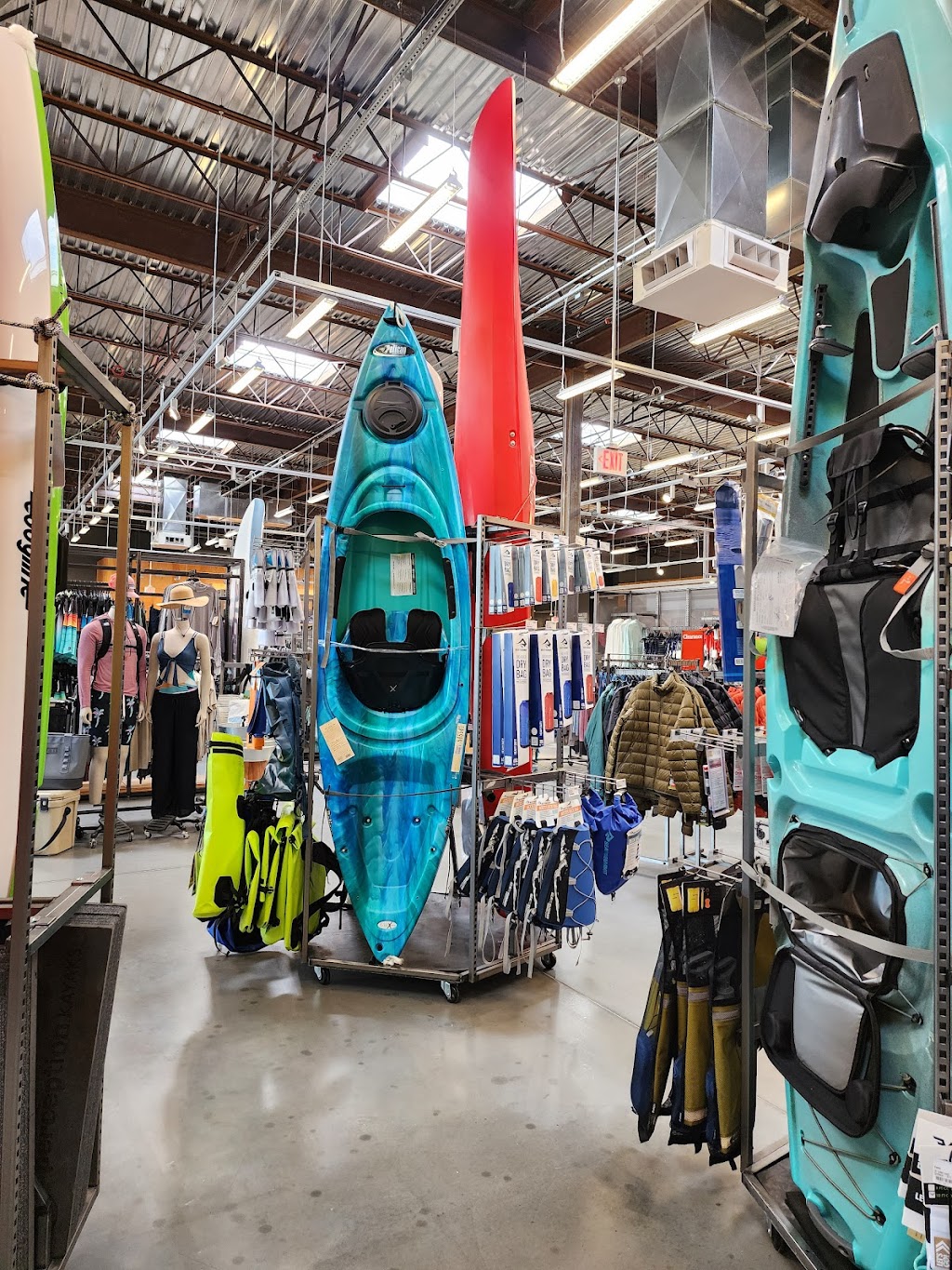 REI | 2300 Fashion Center Blvd, Newark, DE 19702, USA | Phone: (302) 369-1938