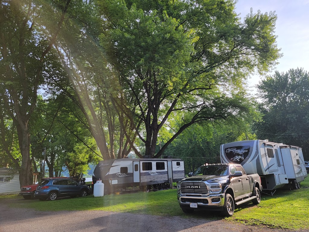 Edgewater Rv Park and Marina | 200 County Highway 66/3, Rd #200, New Cumberland, WV 26047, USA | Phone: (304) 374-4827