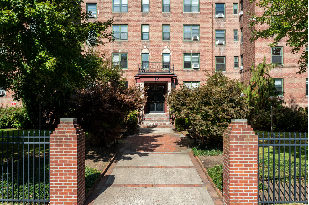 Hoyt Bedford Apartments | 112 Hoyt St, Stamford, CT 06905, USA | Phone: (475) 273-6909