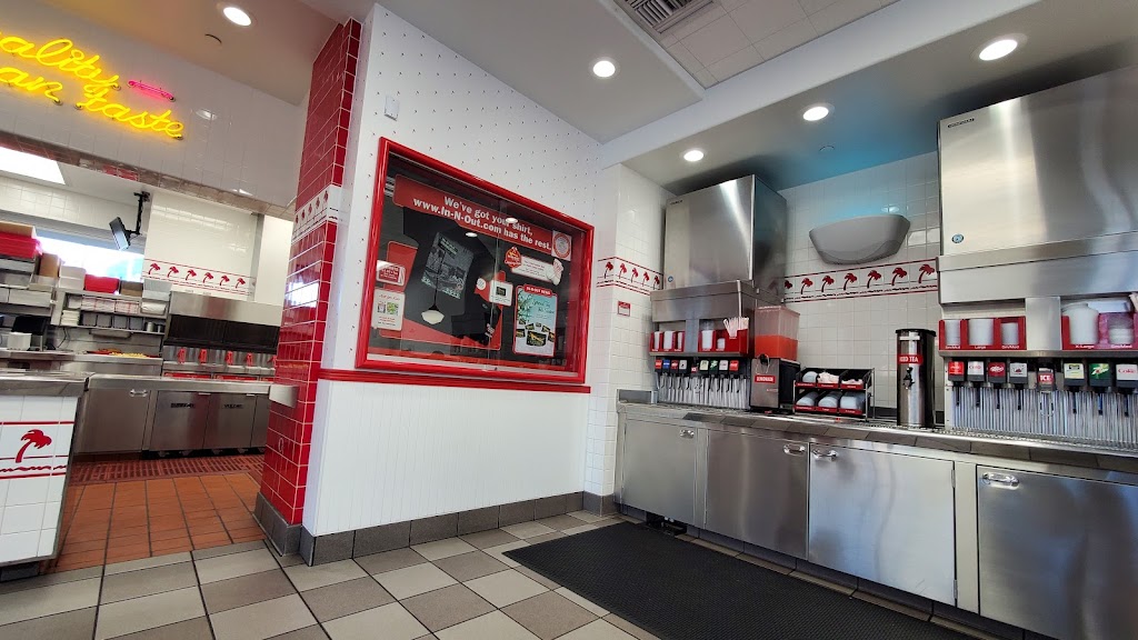 In-N-Out Burger | 1761 W Whittier Blvd, La Habra, CA 90631, USA | Phone: (800) 786-1000